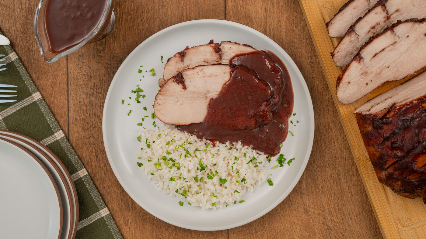Pechuga de pavo glaseada con arándanos